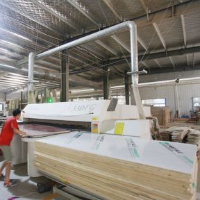 Board cutting machine